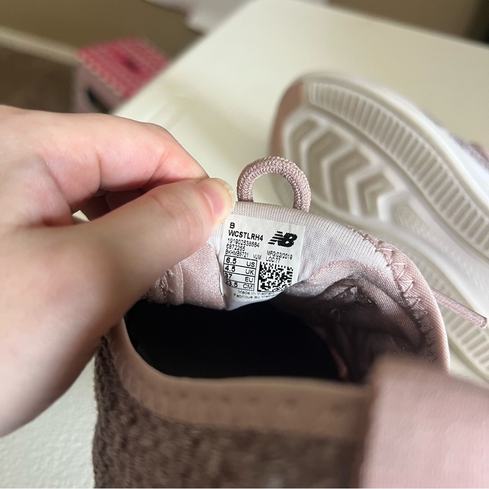New Balance Women’s Pink FuelCore Coast Size 6.5 Sporty Lightweight Trendy - Picture 9 of 9
